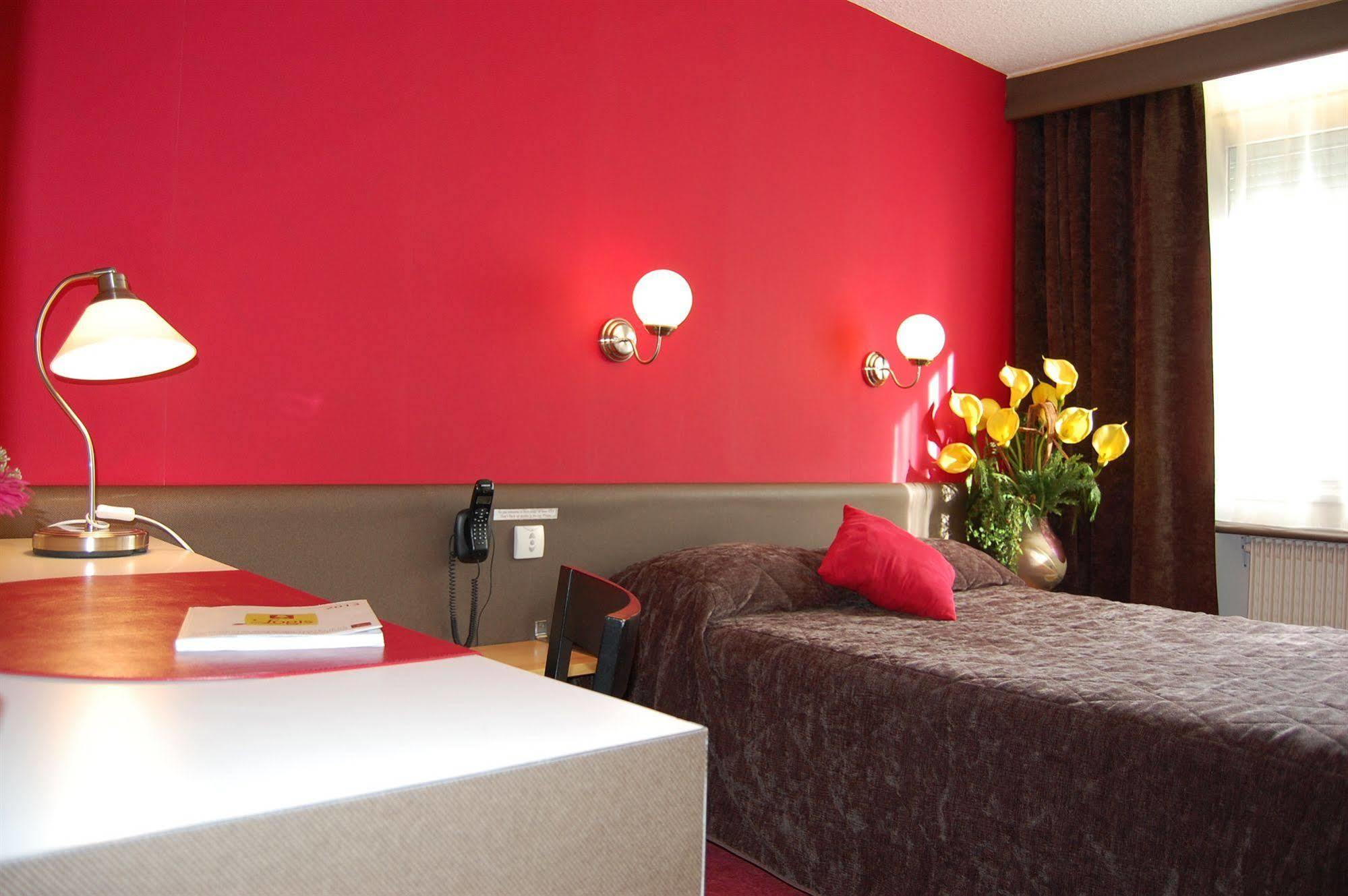 Logis Hotel Du Midi - Saint Etienne Sud Eksteriør billede