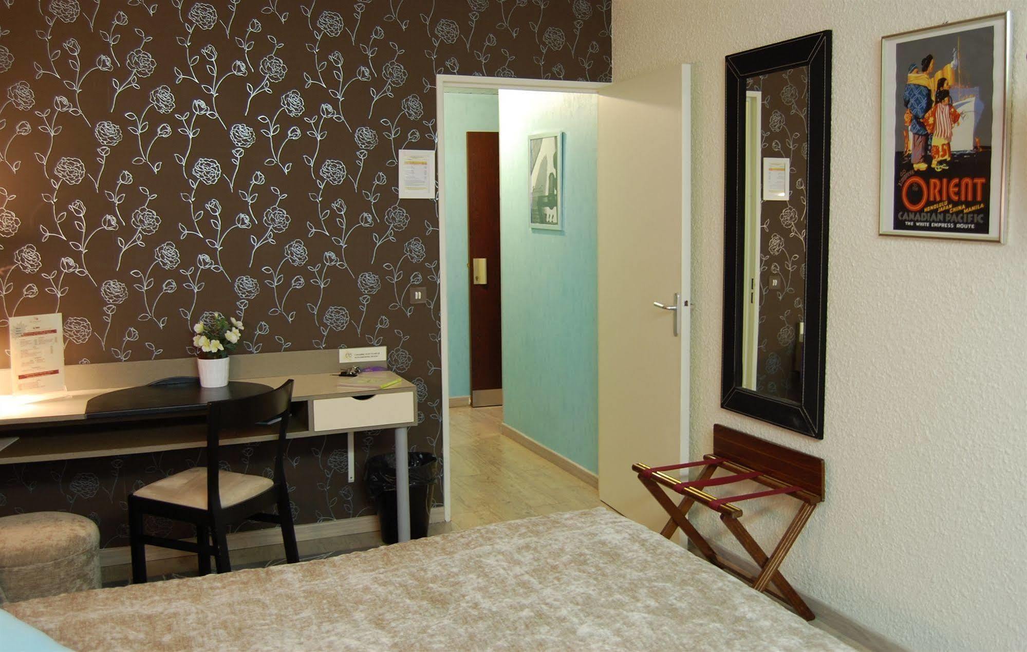 Logis Hotel Du Midi - Saint Etienne Sud Eksteriør billede