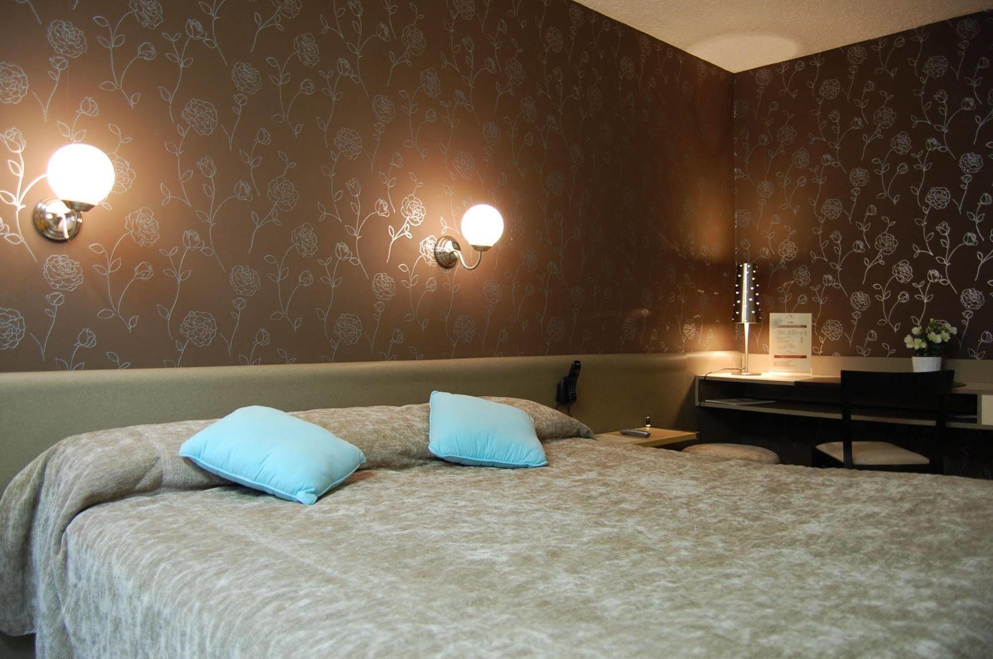 Logis Hotel Du Midi - Saint Etienne Sud Eksteriør billede