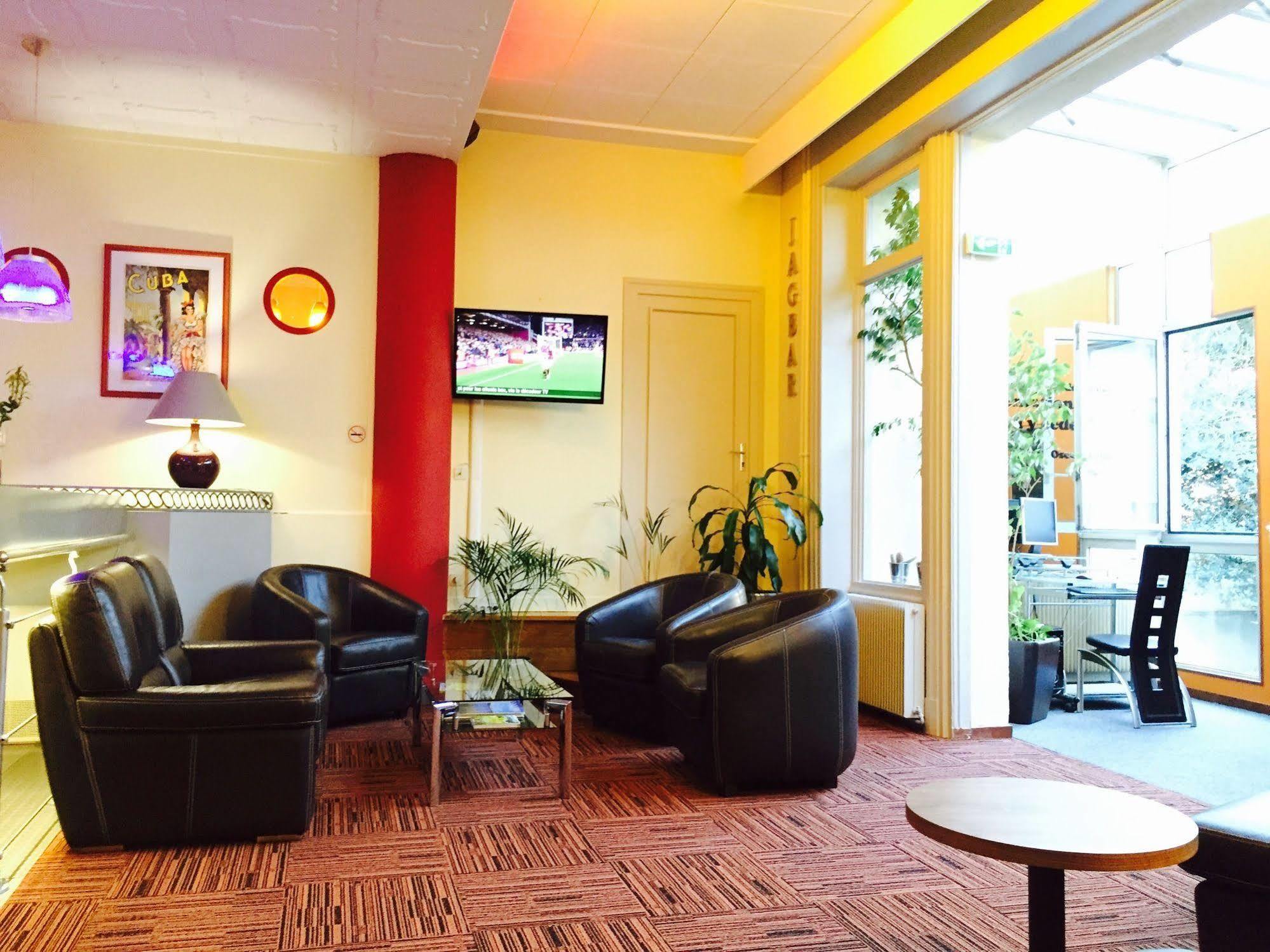 Logis Hotel Du Midi - Saint Etienne Sud Eksteriør billede