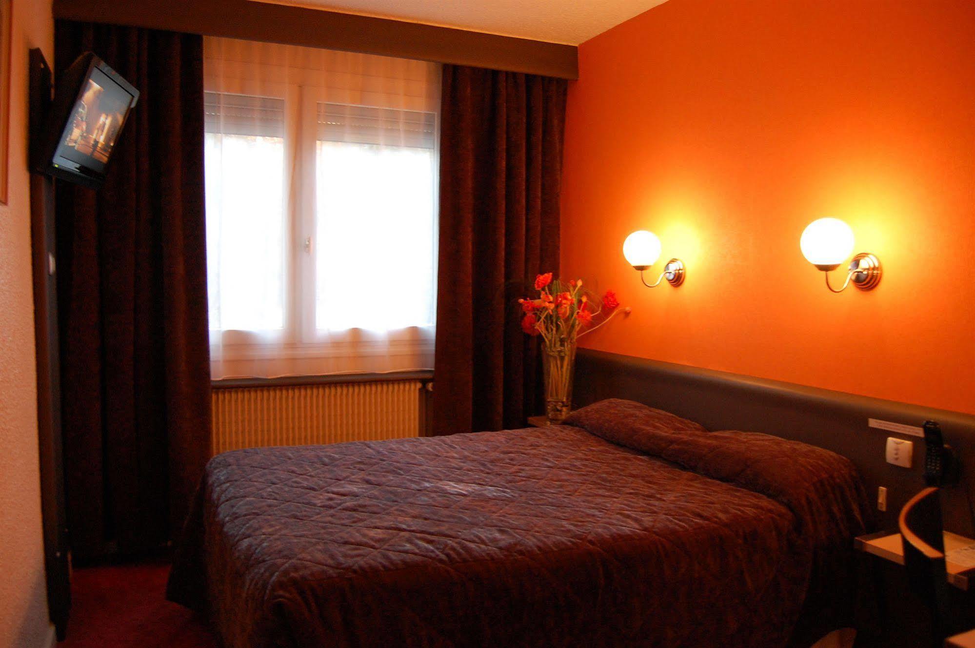 Logis Hotel Du Midi - Saint Etienne Sud Eksteriør billede